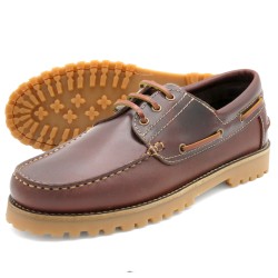 Classic men's brown deck shoes in matte leather with commando sole