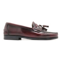 Profile view of the PREMIUM genuine leather tassel loafers in burgundy