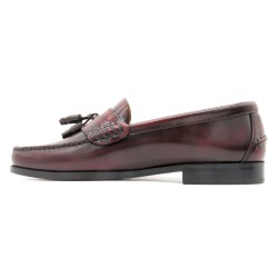 Profile view of genuine leather business tassel loafers in burgundy Latino 302