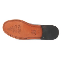 High-quality genuine leather sole of the burgundy tassel loafers