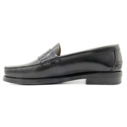 Seitenansicht der schwarzen Leder Business Slipper mit genähter Gummisohle Latino 1300