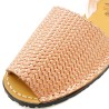 Glattleder Qualität ungefüttert naturbelassen Detail Prägung Wabenstruktur Rosa-Gold Sandale